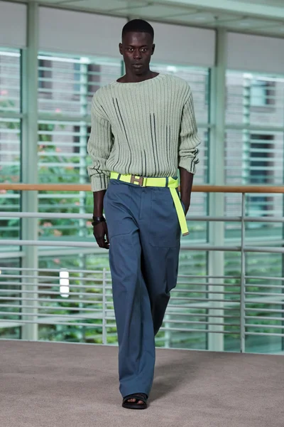 Look 17